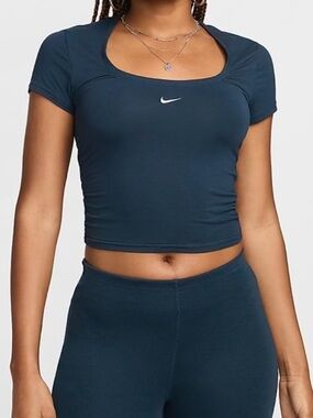 Nike Dark Navy Scoop-Neck Short Sleeve Crop Top